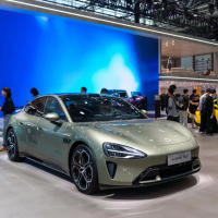 小米汽车深夜怒怼“绿化带战神”